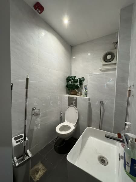 47 kampong bahru road, , 1,200 sqft, Shop / Shophouse For Rent, by Adora Valerie Tay, 500070899 - Bathroom - CommercialGuru.com.sg