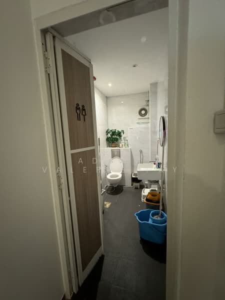 47 kampong bahru road, , 1,200 sqft, Shop / Shophouse For Rent, by Adora Valerie Tay, 500070899 - Bathroom - CommercialGuru.com.sg