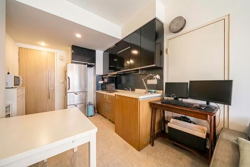 Newton Edge Condominium For Sale at S$ 980,000 | PropertyGuru Singapore - Kitchen