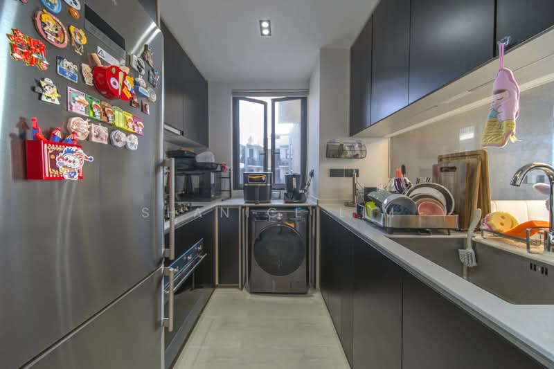 Parc Esta Condominium For Sale at S$ 2,399,999 | PropertyGuru Singapore - Kitchen