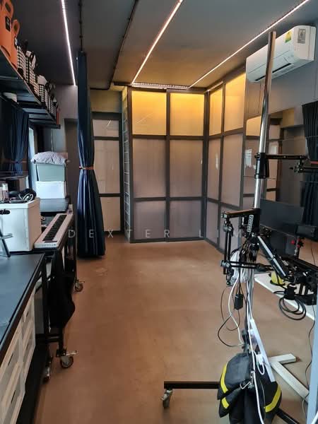 Modern Loft-Style Shophouse Unit in Central Location, , 1 Bedroom, 960 sqft, Apartment For Rent, by Dexter Lim, 500070909 - Interior - PropertyGuru.com.sg