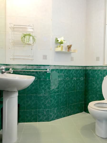 Huge Room with Balcony | Condo Facilities | Telok Blangah MRT 3 Mins Walk, , Room Rental, 330 sqft, Condominium For Rent, by Addie Wong, 500070917 - Bathroom - PropertyGuru.com.sg