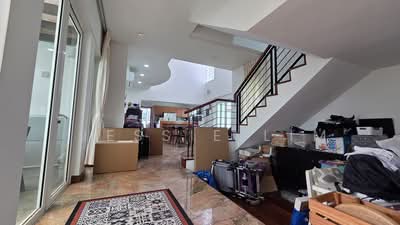 For Rent - godman katong
