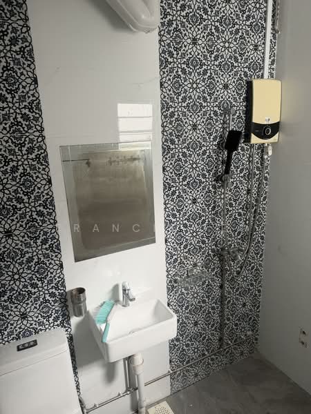 660 Hougang Avenue 8, 660 Hougang Avenue 8, 2 Bedrooms, 797 sqft, HDB Flat For Rent, by Francis Teo, 500070933 - Bathroom - PropertyGuru.com.sg