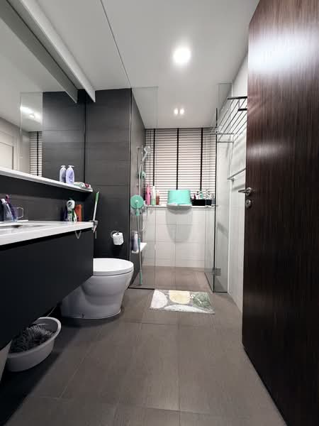 D'Nest Condominium For Sale at S$ 2,000,000 | PropertyGuru Singapore - Bathroom