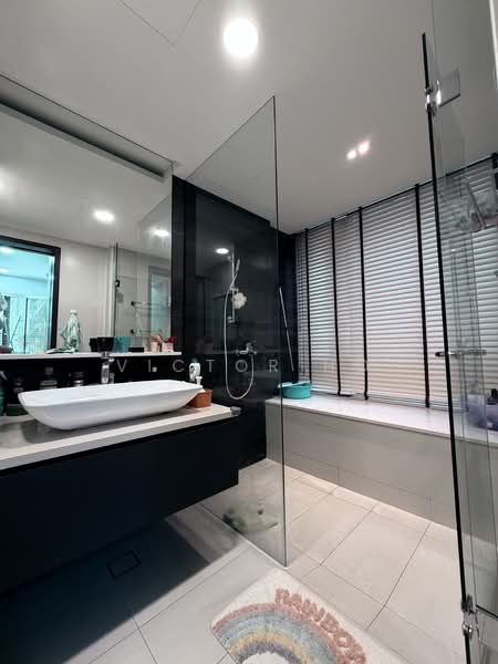 D'Nest Condominium For Sale at S$ 2,000,000 | PropertyGuru Singapore - Bathroom