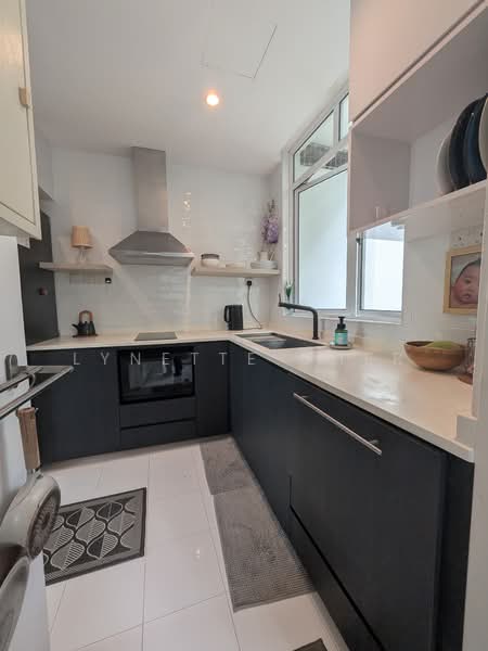 Ewe boon road, Balmoral road, Stevens road Apartment For Sale at S$ 1,820,000 | PropertyGuru Singapore - Kitchen