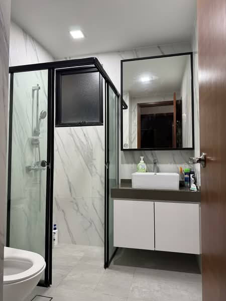 Central Grove Condominium For Sale at S$ 1,700,000 | PropertyGuru Singapore - Bathroom