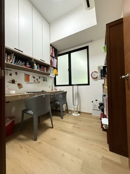 Central Grove Condominium For Sale at S$ 1,700,000 | PropertyGuru Singapore - Study