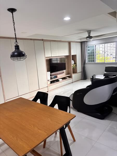 238 Jurong East Street 21 HDB Flat For Sale at S$ 738,000 | PropertyGuru Singapore - Living Room
