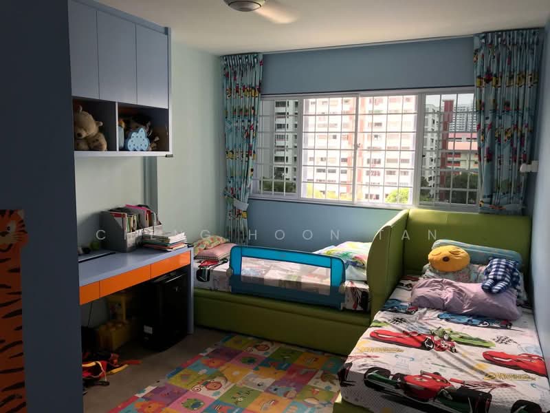 238 Jurong East Street 21 HDB Flat For Sale at S$ 738,000 | PropertyGuru Singapore - Bedroom