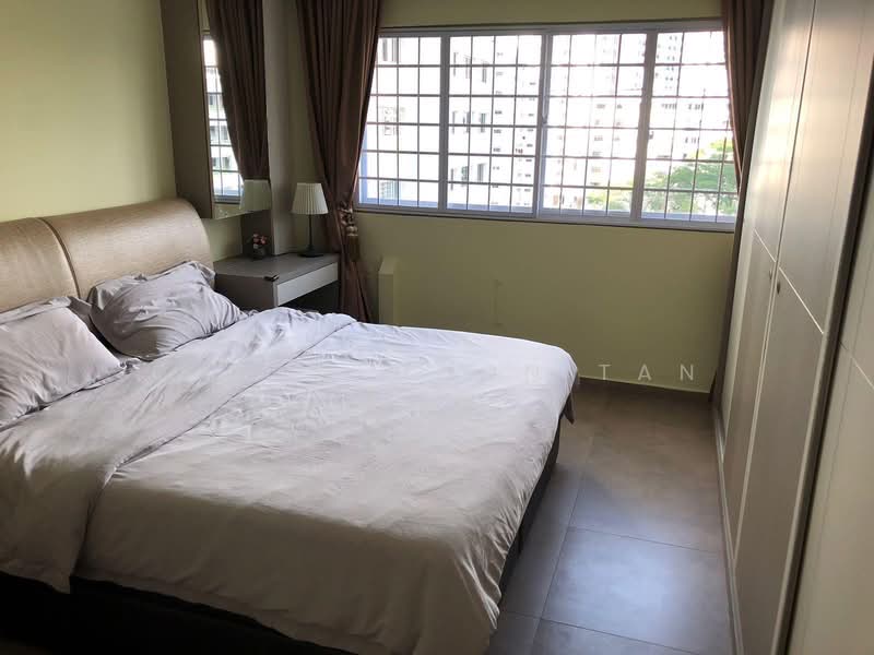 238 Jurong East Street 21 HDB Flat For Sale at S$ 738,000 | PropertyGuru Singapore - Bedroom