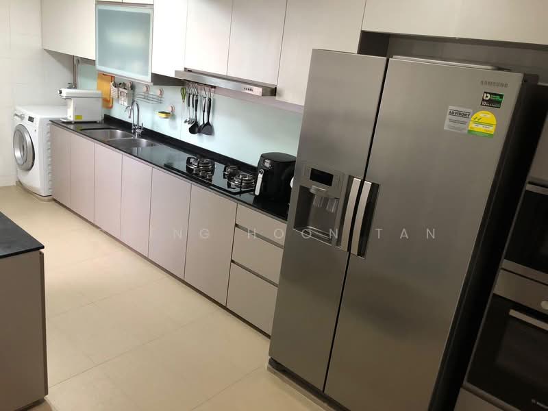 238 Jurong East Street 21 HDB Flat For Sale at S$ 738,000 | PropertyGuru Singapore - Kitchen