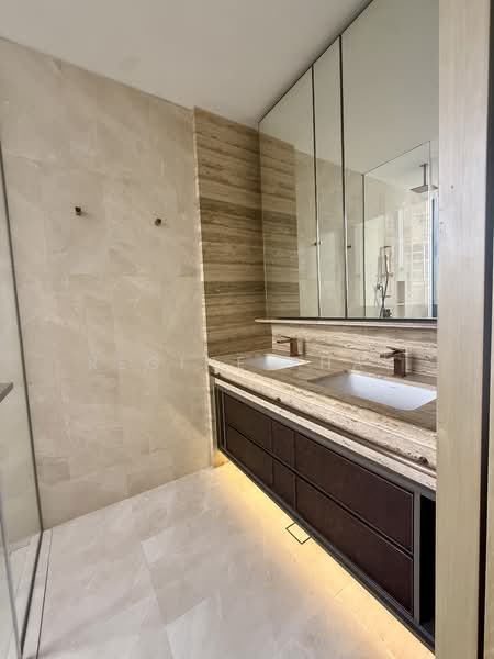 Klimt Cairnhill Condominium For Sale at S$ 8,300,000 | PropertyGuru Singapore - Bathroom