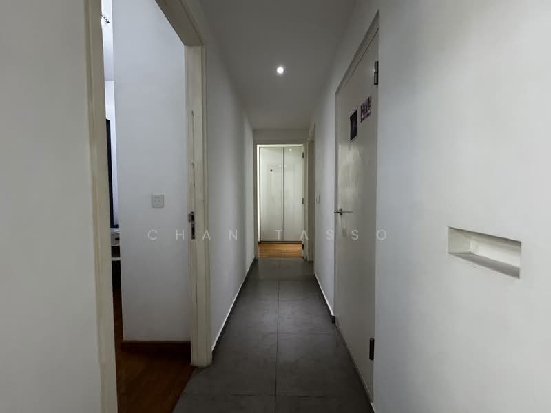 The Minton Condominium For Sale at S$ 2,348,000 | PropertyGuru Singapore - 2 Bedroom Unit Corridor 