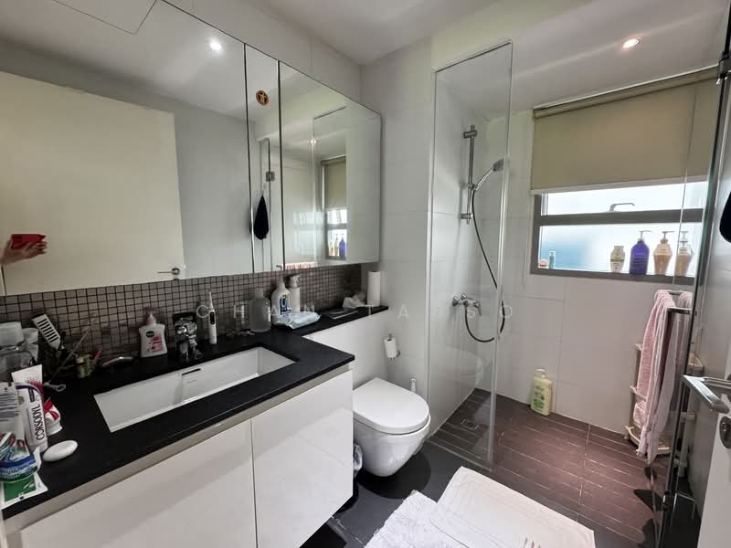 The Minton Condominium For Sale at S$ 2,348,000 | PropertyGuru Singapore - Masterbed Bathroom
