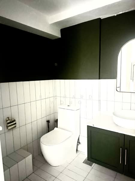 Primax, 22 New Industrial Road, 2,680 sqft, Light Industrial (B1) For Sale, by Richard Wong, 500070961 - Bathroom - CommercialGuru.com.sg