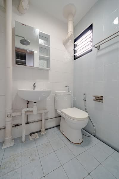 543 Bedok North Street 3 HDB Flat For Sale at S$ 530,000 | PropertyGuru Singapore - Bathroom