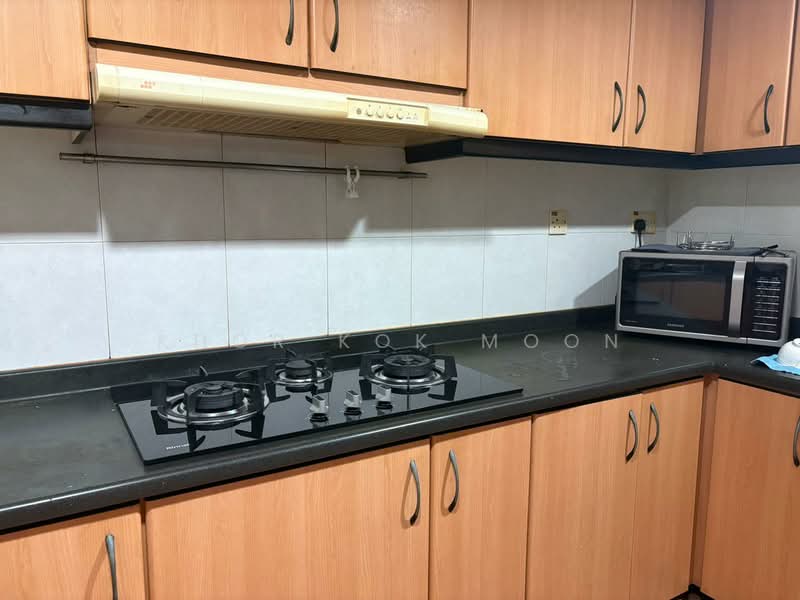 Palm Gardens Condominium For Sale at S$ 1,300,000 | PropertyGuru Singapore - Kitchen