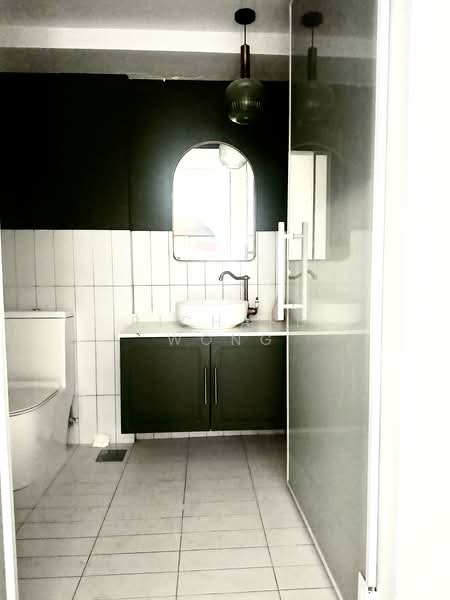 Primax, 22 New Industrial Road, 2,680 sqft, Light Industrial (B1) For Rent, by Richard Wong, 500070978 - Bathroom - CommercialGuru.com.sg