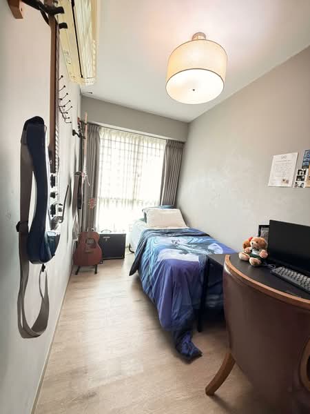 296C Bukit Batok Street 22 HDB Flat For Sale at S$ 975,000 | PropertyGuru Singapore - Bedroom