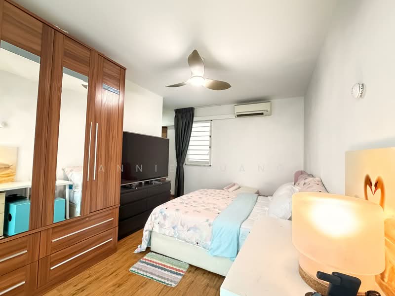 296C Bukit Batok Street 22 HDB Flat For Sale at S$ 975,000 | PropertyGuru Singapore - Bedroom