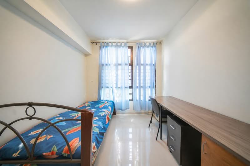 33 Eunos Crescent, 33 Eunos Crescent, 2 Bedrooms, 646 sqft, HDB Flat For Sale, by Lynda How, 500070990 - Bedroom - PropertyGuru.com.sg