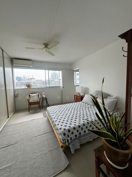 179 Bishan Street 13 HDB Flat For Sale at S$ 1,098,000 | PropertyGuru Singapore - Bedroom