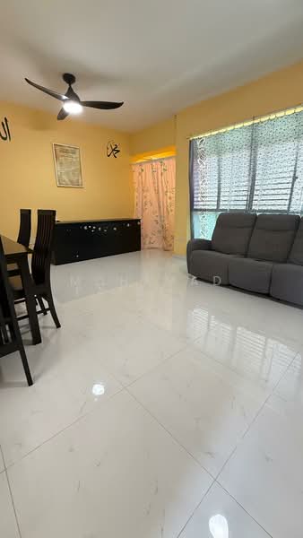 173C Punggol Field HDB Flat For Sale at S$ 598,000 | PropertyGuru Singapore - Living Room