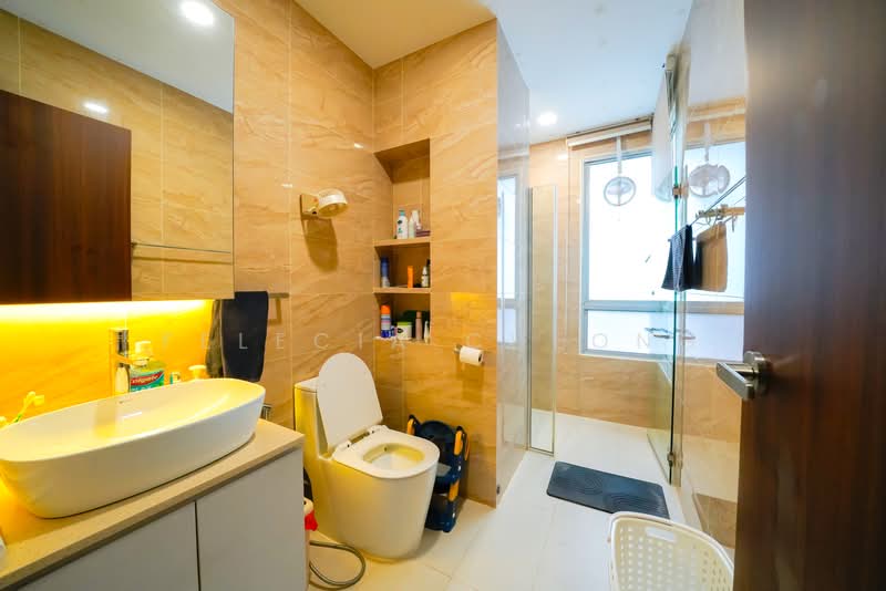 The Lakeshore Condominium For Sale at S$ 2,250,000 | PropertyGuru Singapore - Bathroom