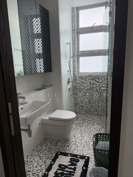 The Botanic on Lloyd, 33 Lloyd Road, 4 Bedrooms, 2,056 sqft, Condominium For Rent, by Josie Cheok Bee Tin, 500071022 - Bathroom - PropertyGuru.com.sg