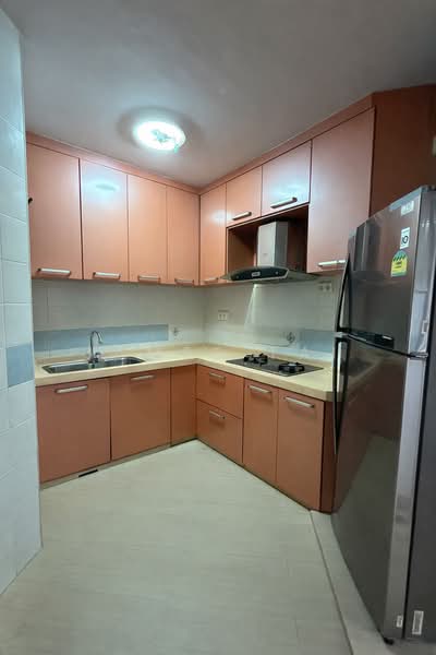 656C Jurong West Street 61 HDB Flat For Sale at S$ 775,000 | PropertyGuru Singapore - Kitchen