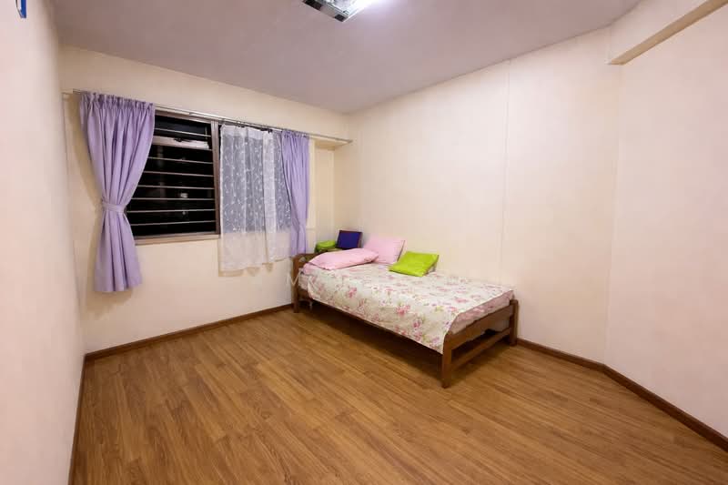 656C Jurong West Street 61 HDB Flat For Sale at S$ 775,000 | PropertyGuru Singapore - Bedroom