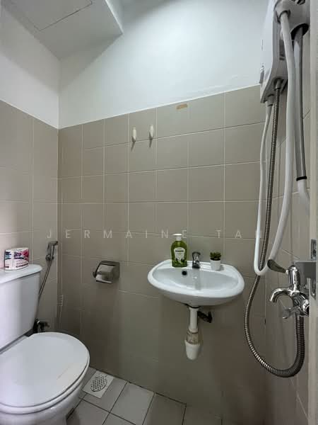 The Clearwater, 4 Bedok Reservoir View, Room Rental, 100 sqft, Condominium For Rent, by Jermaine Tan, 500071047 - Bathroom - PropertyGuru.com.sg
