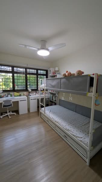 17 Dover Crescent, 17 Dover Crescent, 2 Bedrooms, 990 sqft, HDB Flat For Rent, by Suriati Liusman, 500071053 - Bedroom - PropertyGuru.com.sg