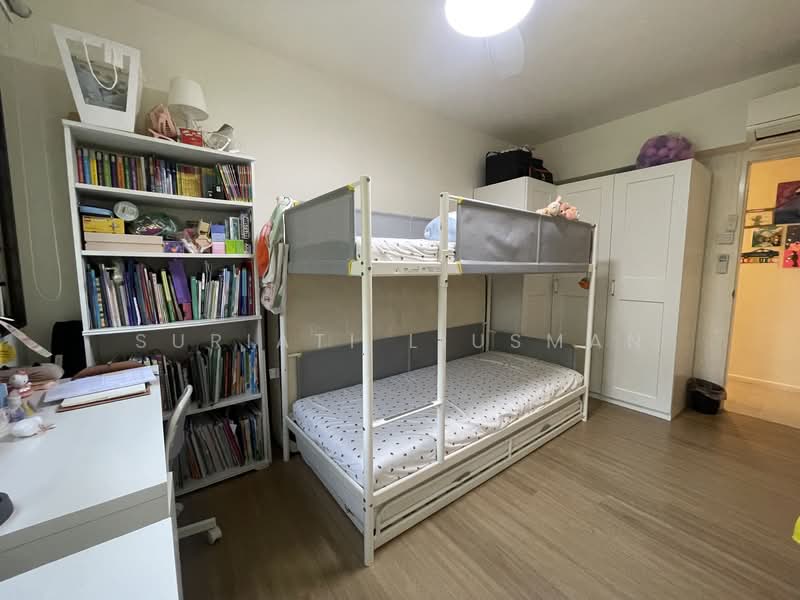 17 Dover Crescent, 17 Dover Crescent, 2 Bedrooms, 990 sqft, HDB Flat For Rent, by Suriati Liusman, 500071053 - Bedroom - PropertyGuru.com.sg