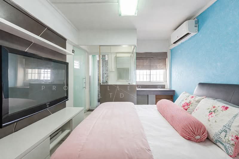 488 Jurong West Avenue 1 HDB Flat For Sale at S$ 480,000 | PropertyGuru Singapore - Bedroom