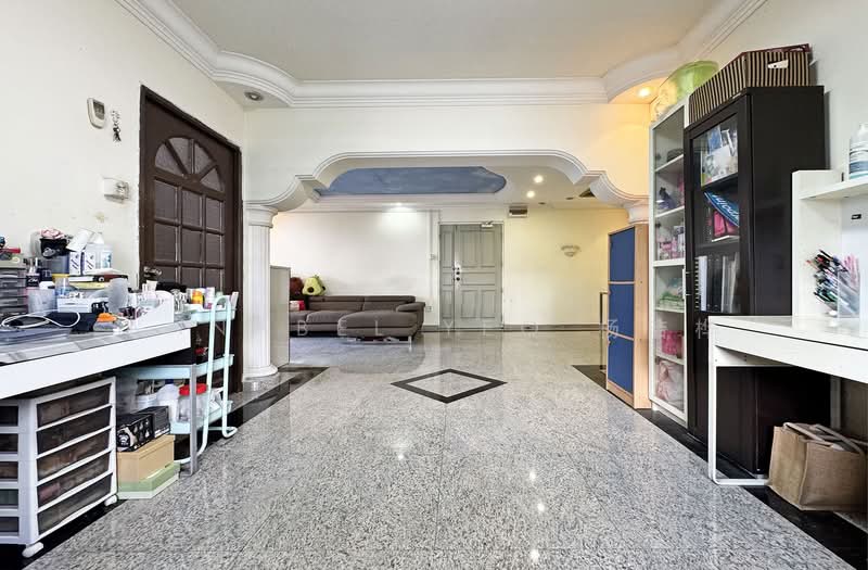 937 Hougang Street 92 HDB Flat For Sale at S$ 738,000 | PropertyGuru Singapore - Living Room