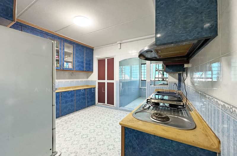 937 Hougang Street 92 HDB Flat For Sale at S$ 738,000 | PropertyGuru Singapore - Kitchen