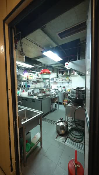 Textile Centre, 200 Jalan Sultan, 3,347 sqft, Food & Beverage For Rent, by Ken Ding, 500071079 - Kitchen - CommercialGuru.com.sg