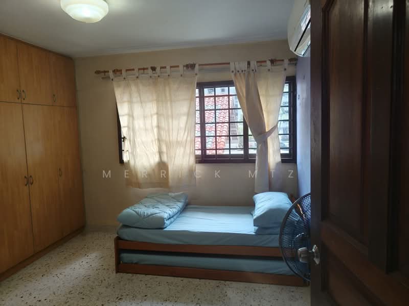 72 Bedok South Avenue 3 HDB Flat For Sale at S$ 730,000 | PropertyGuru Singapore - Bedroom