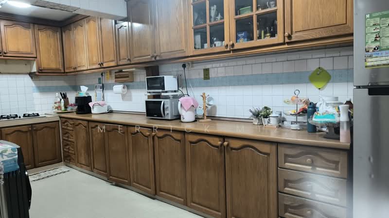 72 Bedok South Avenue 3 HDB Flat For Sale at S$ 730,000 | PropertyGuru Singapore - Kitchen