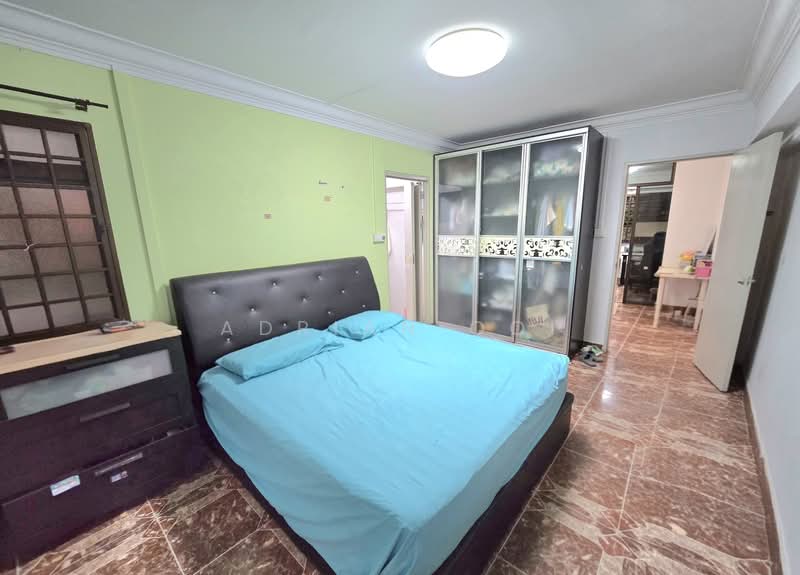 229 Compassvale Walk HDB Flat For Sale at S$ 686,000 | PropertyGuru Singapore - Spacious Master Bedroom