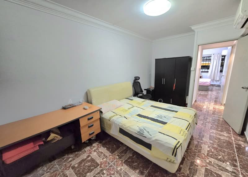 229 Compassvale Walk HDB Flat For Sale at S$ 686,000 | PropertyGuru Singapore - Common bedroom 1