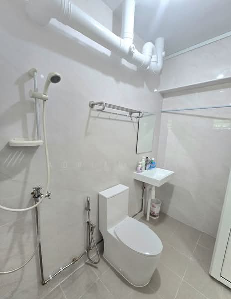 229 Compassvale Walk, 229 Compassvale Walk, 3 Bedrooms, 1,302 sqft, HDB Flat For Sale, by Adrian Ooi, 500071103 - New Master Bathroom - PropertyGuru.com.sg