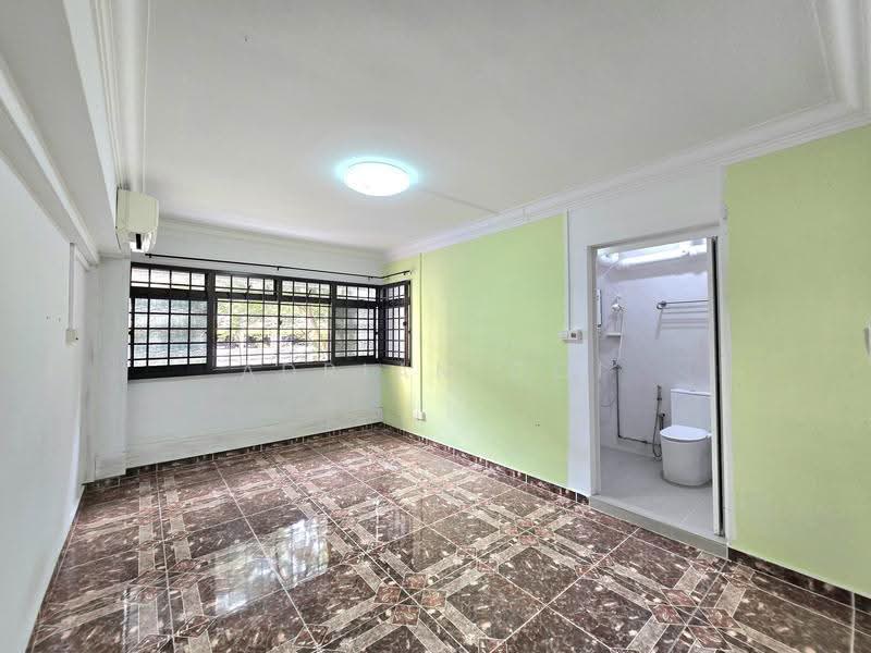 229 Compassvale Walk, 229 Compassvale Walk, Hougang / Punggol / Sengkang, 4 Bedrooms, 1,302 sqft, HDB Flat For Sale, by Adrian Ooi, 500071103 - Massive Master Room - PropertyGuru.com.sg