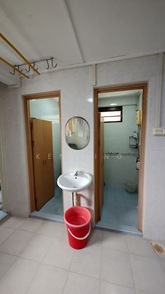 27 Toa Payoh East HDB Flat For Sale at S$ 360,000 | PropertyGuru Singapore - Bathroom