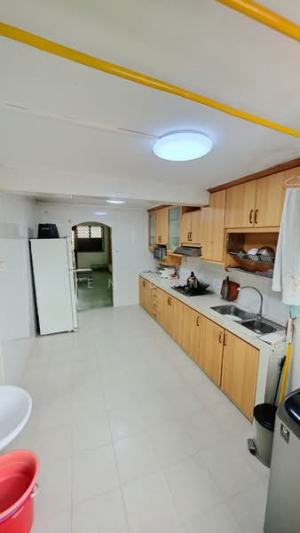 27 Toa Payoh East HDB Flat For Sale at S$ 360,000 | PropertyGuru Singapore - Kitchen