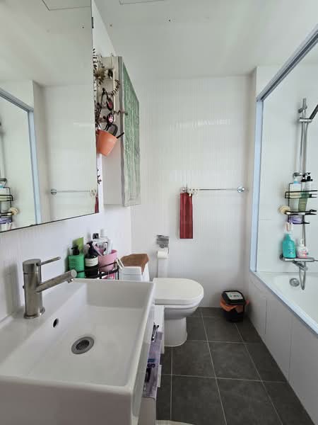 The Stellar Condominium For Sale at S$ 2,750,000 | PropertyGuru Singapore - Bathroom