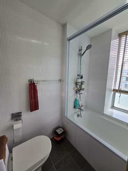 The Stellar Condominium For Sale at S$ 2,750,000 | PropertyGuru Singapore - Bathroom